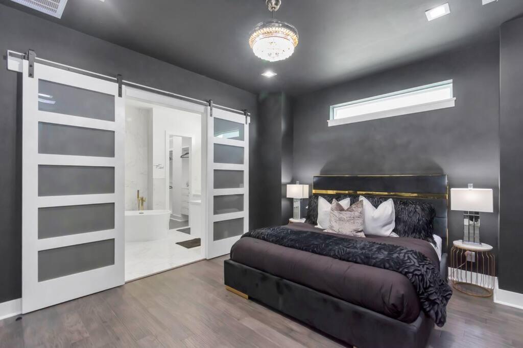The Suite Spot! Downtown Skyline Views! Sleeps 12 Houston Exterior foto